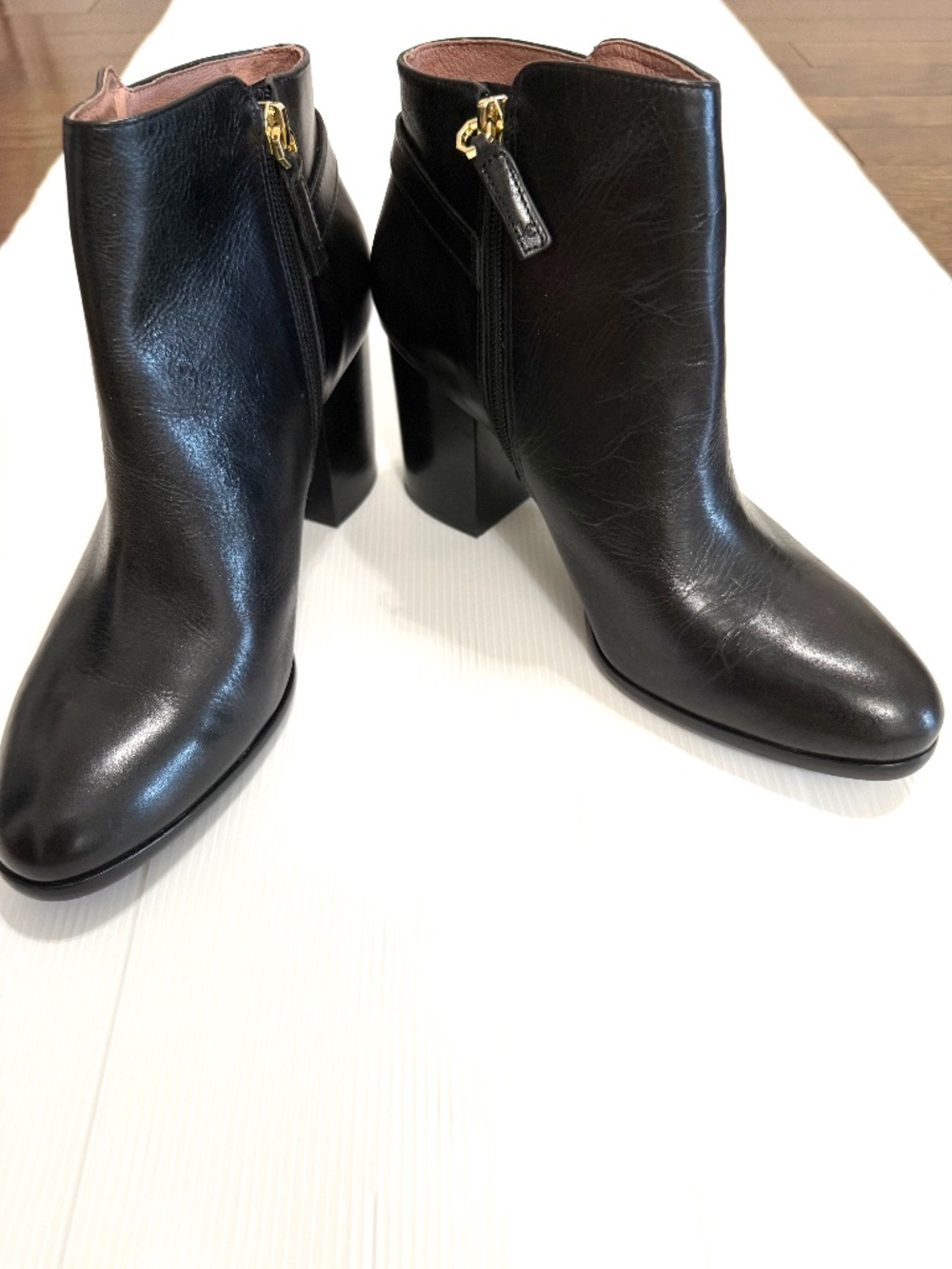 Louise et Cie Zanara Black Leather Ankle Booties Size 10